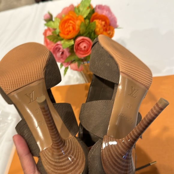 New & Authentic Louis Vuitton Leather Gladiator sandals - Picture 9 of 14